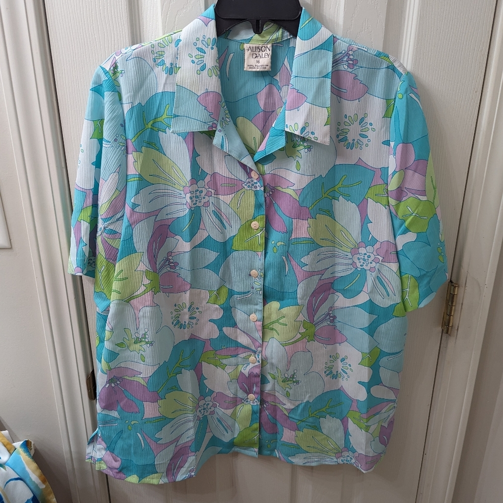 Allison Dailey blouse size 16 blue, lilac